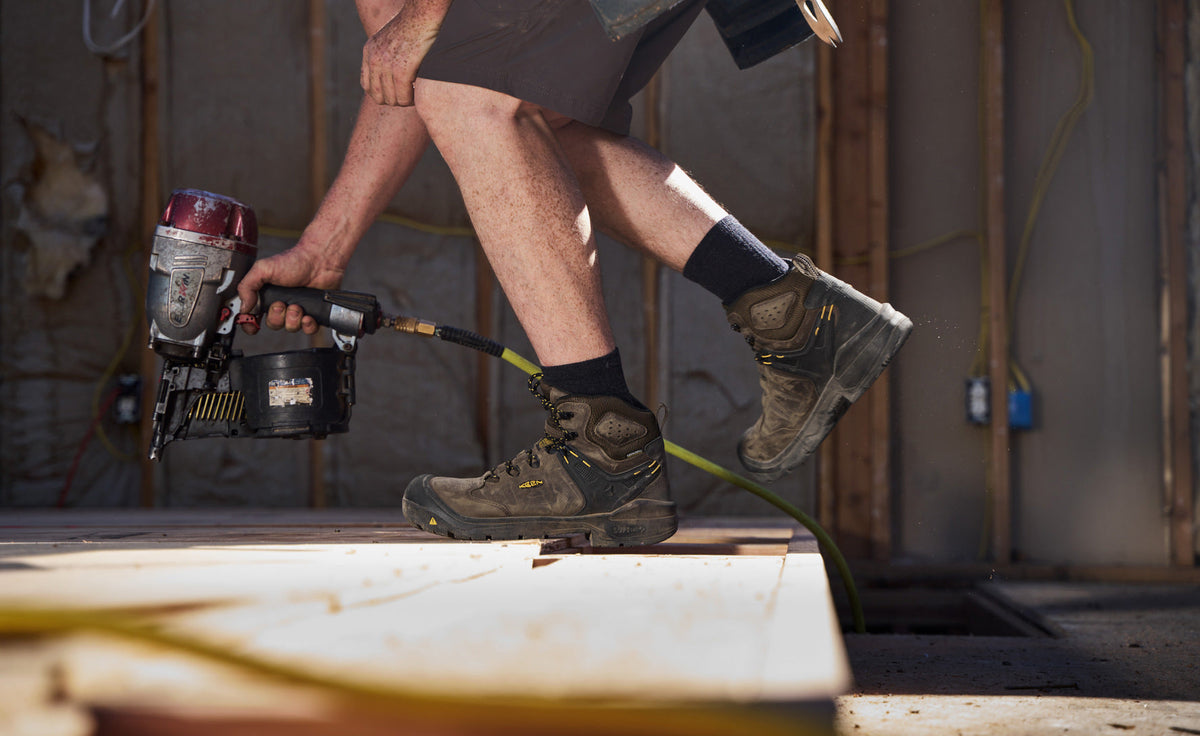 Keen Men's Dover 6" Waterproof (Carbon Toe) Dark Earth/Black