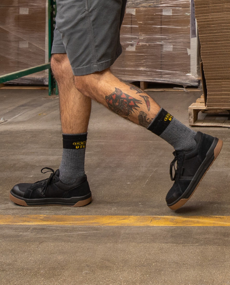 Keen Men's Kenton ESD Work Shoe (Carbon Toe) Black/Gum