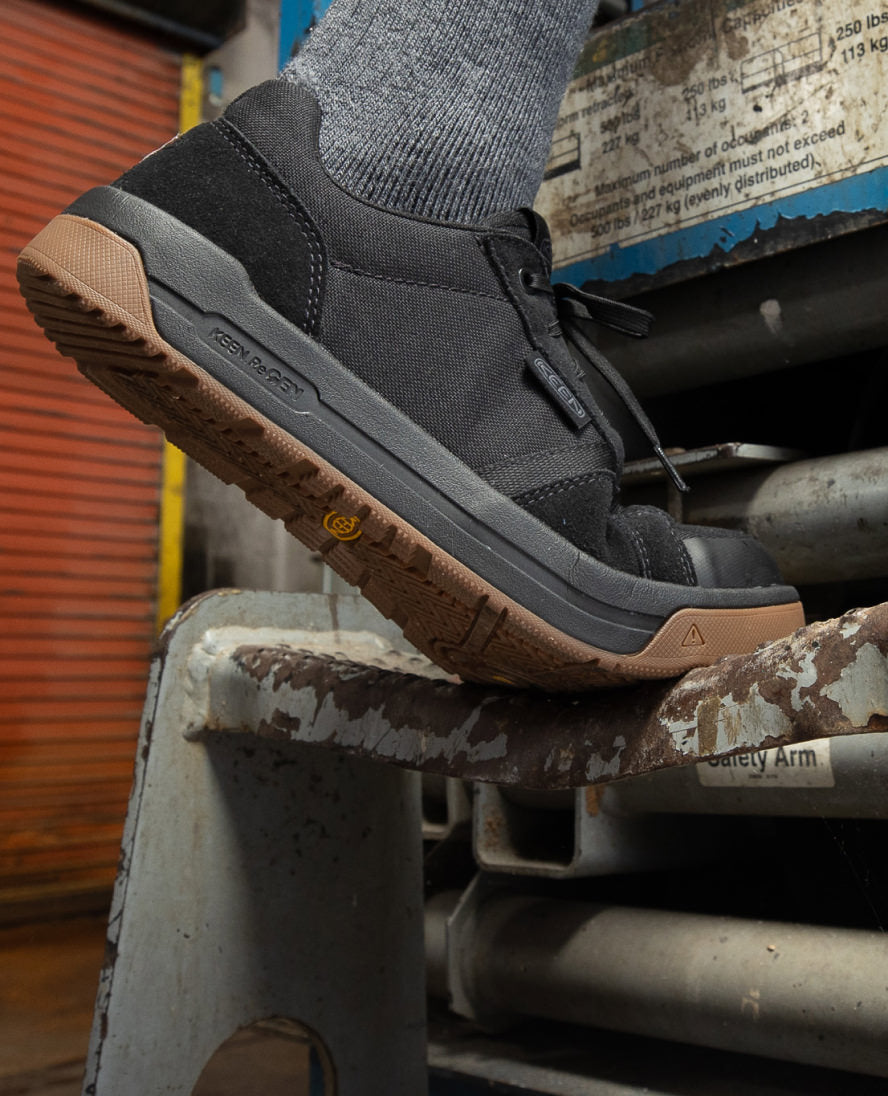 Keen Men's Kenton ESD Work Shoe (Carbon Toe) Black/Gum