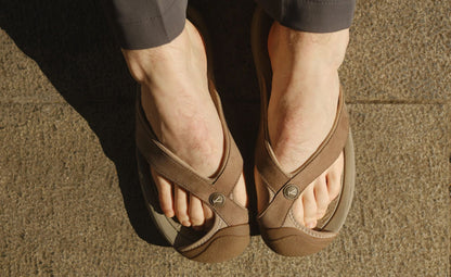 Keen Men's Waimea Leather Flip-Flop Java/Plaza Taupe