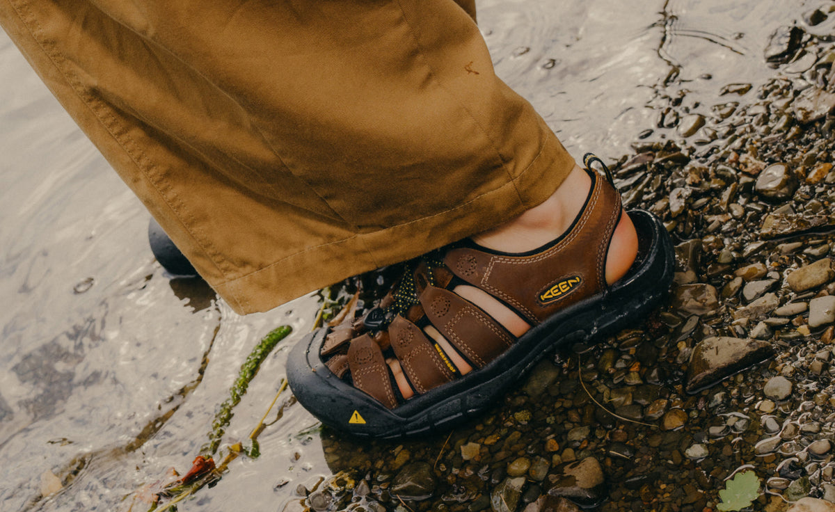 Keen Men's Newport Leather Sandal Wide Bison